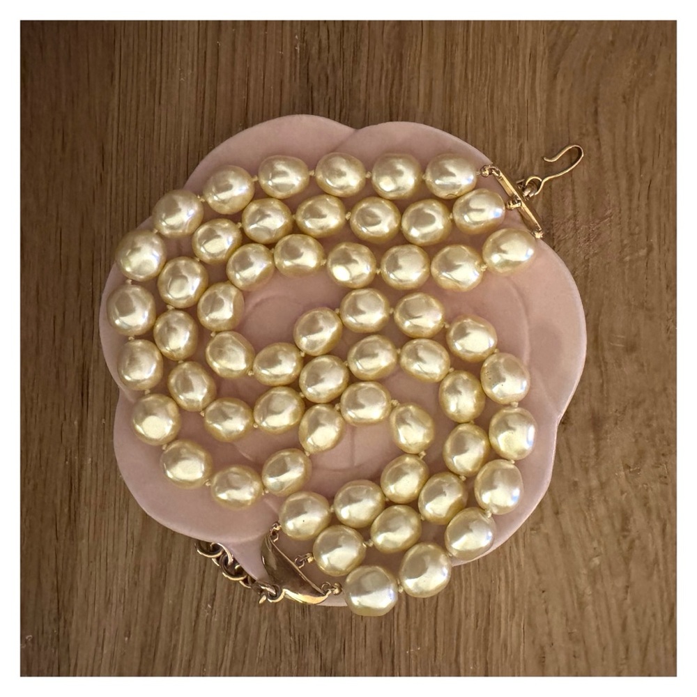 Vintage Monet Triple Strand Pearl Choker - Picture 4 of 13